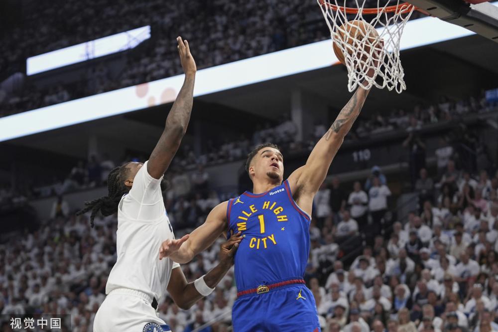 足球场上获 足球场上获